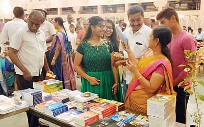 புத்தகங்களே மொய்..!