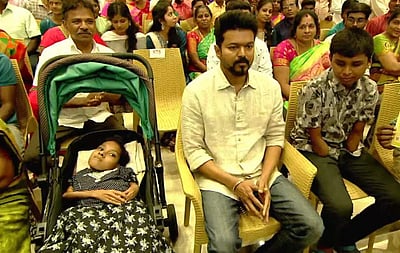 நடிகர் விஜய் வருகை: கல்வி விருது வழங்கும் விழா தொடங்கியது!