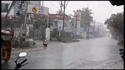 காரைக்காலில் பரவலாக மழை
