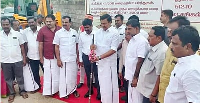 வெள்ளக்கோவில் அருகே ரூ. 5.12 கோடி மதிப்பீட்டில் தார்ச்சாலை மேம்பாட்டுப் பணி