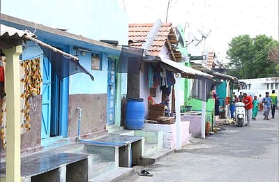 திருப்பூரில் கழிவு நீர் சுத்திகரிப்பு மையம் அமைக்க மக்கள் எதிர்ப்பு: வீடுகளில் கருப்பு கொடி ஏற்றி வைத்து போராட்டம்