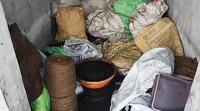 சேலம் அருகே பட்டாசுக் கிடங்கு வெடிவிபத்தில் 2 பேர் கைது; 3 பேர் மீது வழக்குப் பதிவு