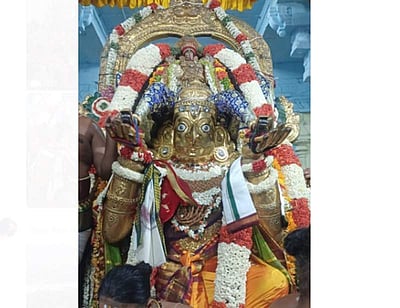 காஞ்சிபுரம் தேவராஜ சுவாமி கோயிலில் தங்க கருட வாகனத்தில் காட்சியளித்த பெருமாள்!