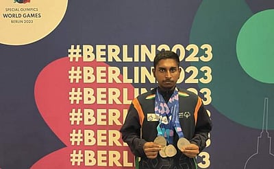 சிறப்பு ஒலிம்பிக்: தமிழகத்தைச் சேர்ந்தவருக்கு வெள்ளிப் பதக்கம்!