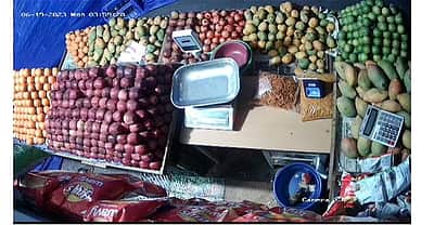 பழக்கடையில் பணத்தைத் திருடும் எலி: உரிமையாளர் அதிர்ச்சி