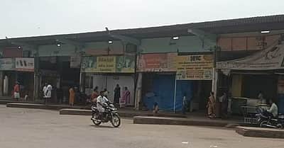 போக்குவரத்தை மாற்றி அமைக்கக் கோரி கம்பத்தில் வணிகர்கள் கடையடைப்பு!