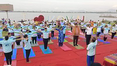 அரசுப் பள்ளிகளில் யோகா பயிற்சிகளை கட்டாயமாக்க வேண்டும்: வானதி சீனிவாசன்