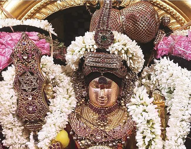 சிக்கலைத் தீர்க்கும் சிங்காரவேலர்