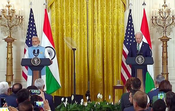 பிரதமர் மோடியிடம் ஒரே கேள்வி! வைரலாகும் செய்தியாளர் சந்திப்பு!!