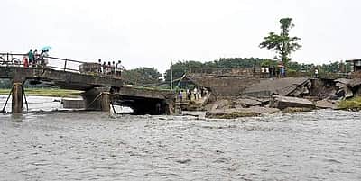 அசாம் வெள்ளம்: 5 லட்சம் பேர் பாதிப்பு; காய்கறிகள் விலை கடும் உயர்வு!