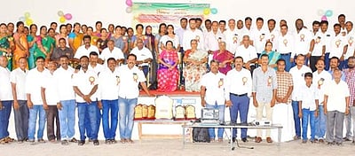 சங்ககிரி அரசு ஆண்கள் மேல்நிலைப் பள்ளியில் 25 ஆண்டுகளுக்குப் பிறகு முன்னாள் மாணவ, மாணவிகள் சந்திப்பு