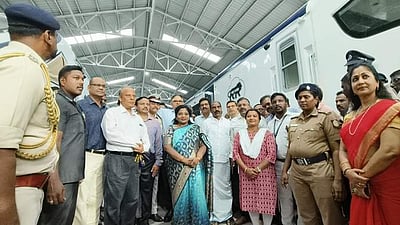 25 ஆவது வந்தே பாரத் ரயிலை பார்வையிட்டார் ஆளுநர் தமிழிசை!