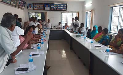 திருமுருகன்பூண்டி நகராட்சி ஆணையரைக் கண்டித்து மன்ற உறுப்பினர்கள் உள்ளிருப்புப் போராட்டம்