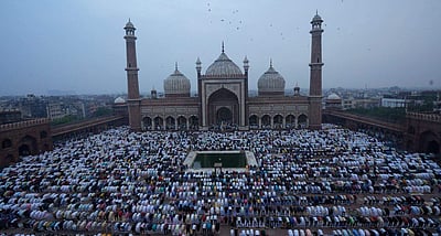 பக்ரீத் பண்டிகை: இஸ்லாமியா்கள் சிறப்புத் தொழுகை!