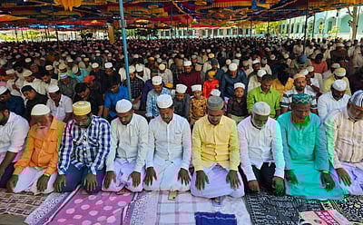 பக்ரீத் பண்டிகை: தூத்துக்குடி ஈத்கா மைதானத்தில் இஸ்லாமியர்கள் சிறப்புத் தொழுகை