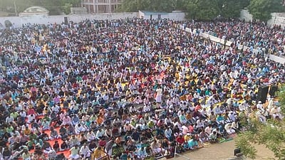 பக்ரீத் பண்டிகை: மேலப்பாளையம் பஜார் திடலில் இஸ்லாமியர்கள் சிறப்பு கூட்டுத்தொழுகை