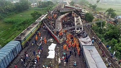ரயில்வே வரலாற்றிலேயே மிக மோசமான விபத்து.. புகைப்படங்கள்