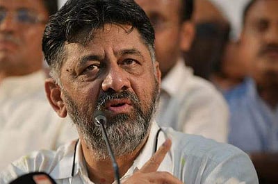 முதல்வர் பதவிக்கான போட்டியிலிருந்து விலக இதுதான் காரணம்:  டி.கே.சிவகுமார்