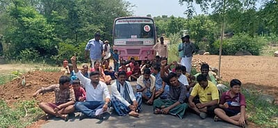 ஏரியூரில் அடிப்படை வசதிகள் கோரி மலைவாழ் மக்கள் சாலை மறியல்!