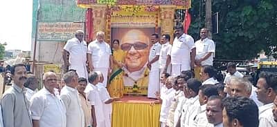 திருப்புவனத்தில் கருணாநிதி நூற்றாண்டு விழா: உருவப்படத்துக்கு மாலை அணிவித்து மரியாதை