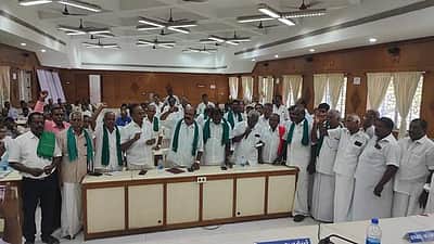 குறுவை சாகுபடிக்கு தண்ணீர் வழங்கக் கோரி விவசாயிகள் குறைதீர் கூட்டத்தில் முழக்கம்