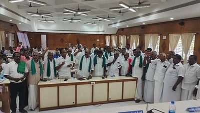 குறுவை சாகுபடிக்கு தண்ணீர் வழங்கக் கோரி விவசாயிகள் குறைதீர் கூட்டத்தில் முழக்கம்