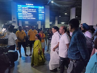 உயிர்தப்பிய பயணிகளுடன் சென்னை வந்தடைந்தது சிறப்பு ரயில்!
