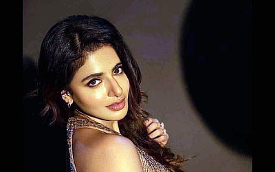 தாறுமாறான லுக்கில் ஐஸ்வர்யா மேனன் ஸ்டில்ஸ்