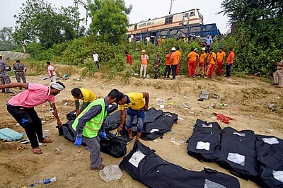 ஒடிசா ரயில் விபத்தில் மூன்று மகன்களை இழந்து 12 பேருடன் தவிக்கும் தாய்