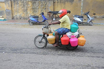 வறட்சியின் பிடியில் நீா்நிலைகள்: தலைதூக்கும் குடிநீா்த் தட்டுப்பாடு!