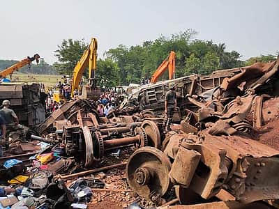ரயில் விபத்து: உடல்களை அடையாளம் காண மரபணு பரிசோதனை!