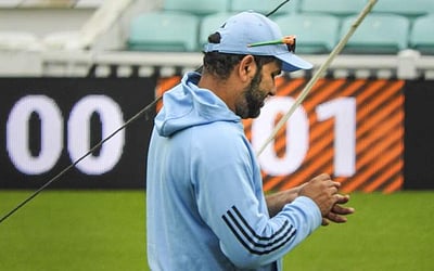 பயிற்சியின்போது ரோஹித்துக்கு காயம்: நாளை விளையாடுவாரா? 