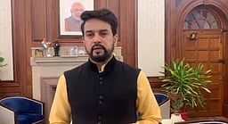 கோயில் கொள்ளைகளுக்கு துணை போகிறதா காங்கிரஸ்? :  அனுராக் தாகூா் கண்டனம்