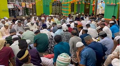 சீர்காழி அருகே தர்கா கந்தூரி விழா: லண்டன், துபை உள்ளிட்ட வெளிநாட்டினர் பங்கேற்பு