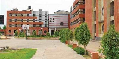 ஜேஎன்யு பல்கலை.யில் 2 மாணவர்களை கடத்த முயற்சி; வெளிவாகனங்களுக்கு அனுமதியில்லை