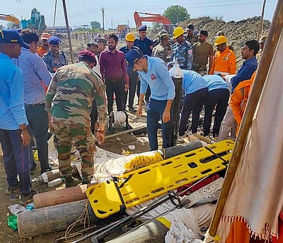 ஆழ்துளைக் கிணற்றில் விழுந்த குழந்தை பத்திரமாக மீட்பு!