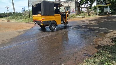 தீர்வு எப்போது? குடிநீர் குழாய் உடைப்பு: நெடுஞ்சாலையில் வீணாக செல்லும் குடிநீர்!