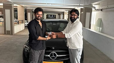 விரூபாக்‌ஷா இயக்குநருக்கு கார் பரிசளிப்பு!