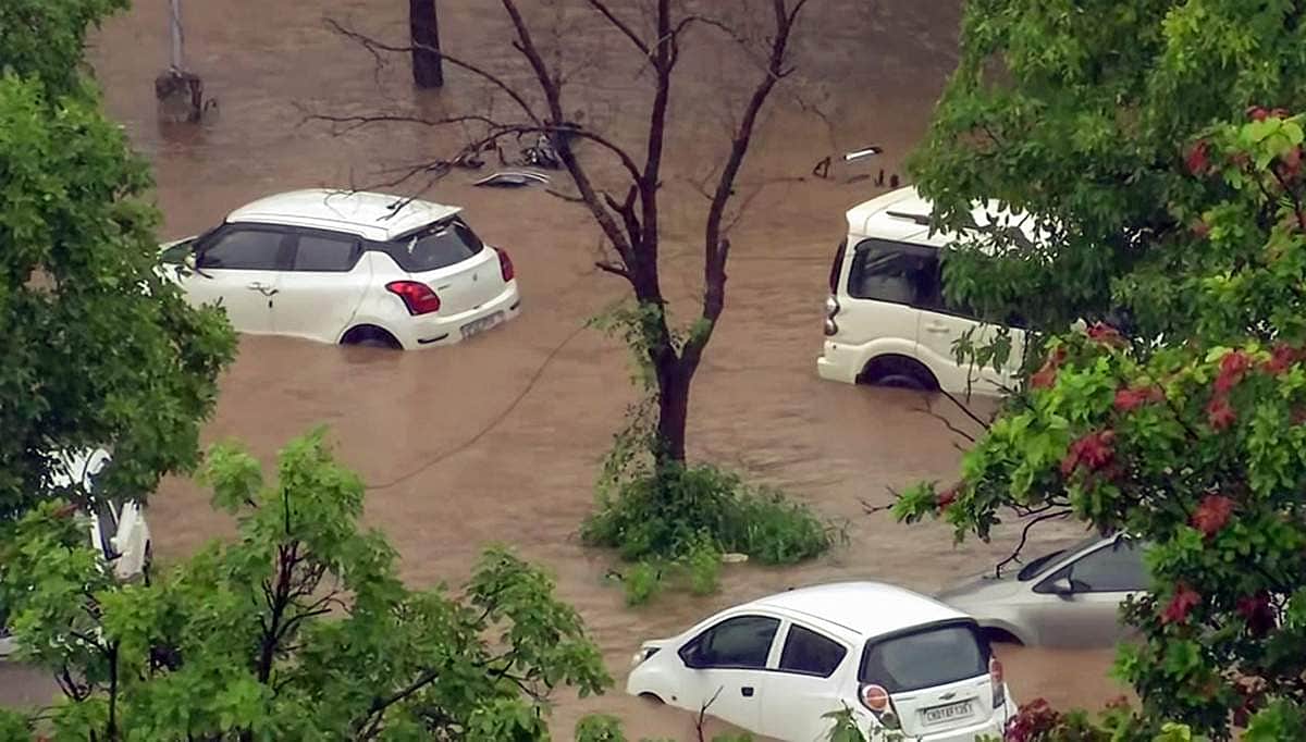 வடமாநிலங்களில் நீடிக்கும் கனமழை - புகைப்படங்கள்