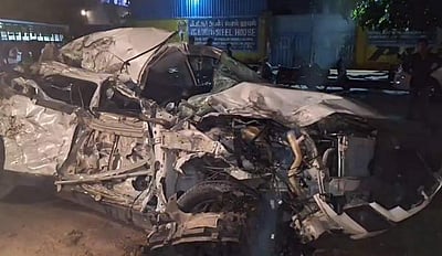 புதுச்சேரி அருகே பேருந்து-கார் மோதல்: ஒருவர் பலி, ஒருவர் கவலைக்கிடம்