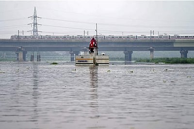 யமுனை ஆற்றில் வெள்ளப்பெருக்கு! தில்லி மக்களுக்கு எச்சரிக்கை!!