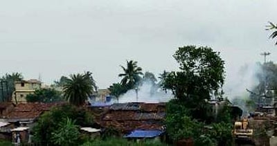 மேற்கு வங்கத்தில் வாக்கு எண்ணும் மையத்தின் வெளியே வெடிகுண்டு வீச்சு!