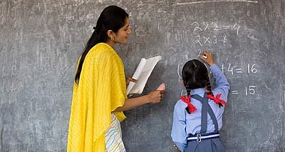அரசுப் பள்ளி ஆசிரியைகள் சுடிதார் அணியலாம்: அறிவிப்பினால் ஆசிரியைகள் மகிழ்ச்சி