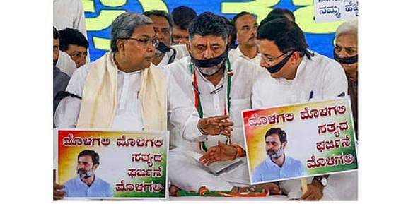 கர்நாடாக அமைச்சா்களிடம் ரூ.300 கோடி வசூல்? முதல்வா் மீது பாஜக குற்றச்சாட்டு