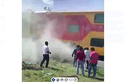 சென்னை-பெங்களூரு விரைவு ரயிலில் புகை!