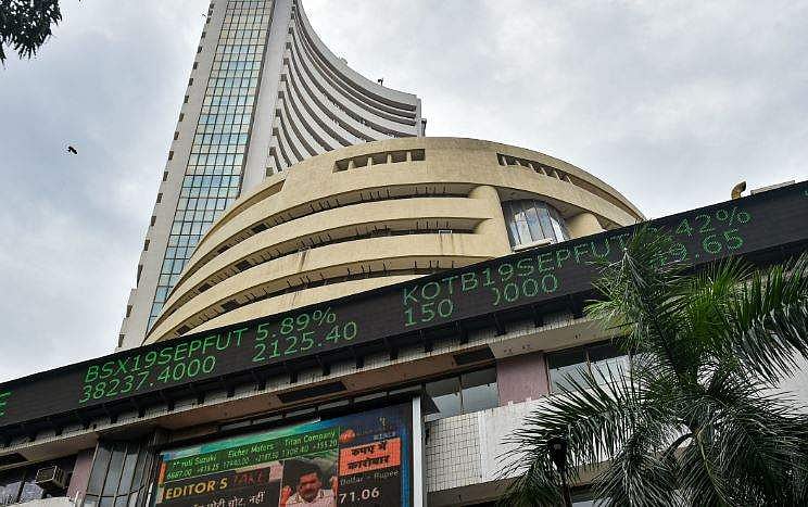 பங்குச்சந்தையில் தள்ளாட்டம்: சென்செக்ஸ் 107 புள்ளிகள் சரிவு