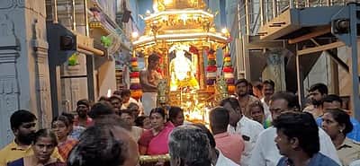 சமயபுரம் மாரியம்மன் கோயிலில் தங்கத்தேர் இழுத்து துர்கா ஸ்டாலின் வழிபாடு!