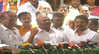 விலை உயர்வால் தக்காளி சாதம் சாப்பிட முடியவில்லை: ஜெயக்குமார் கவலை!