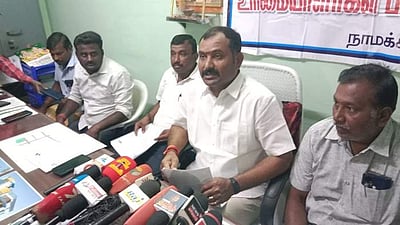 நாள்தோறும்  685 லாரிகளுக்கு மணல் ஏற்ற மறுப்பு: தமிழ்நாடு மணல் லாரி உரிமையாளர்கள் பாதுகாப்பு சங்கம் குற்றச்சாட்டு