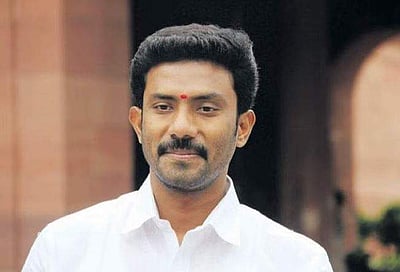 தில்லியில் அனைத்துக் கட்சிக் கூட்டத்தில் பங்கேற்கும் ஓ.பி. ரவீந்திரநாத்